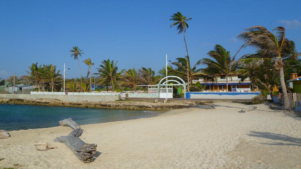 Yellow Moon Guesthouse & Apartments San Andrés 外观 照片